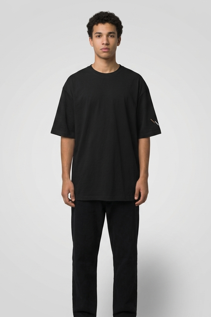 Echo / Black / Oversized Tee