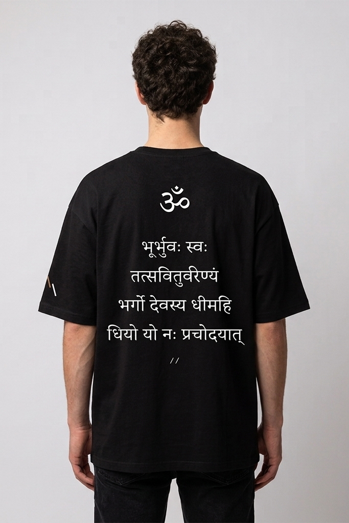 Savitri / Black / Oversized Tee